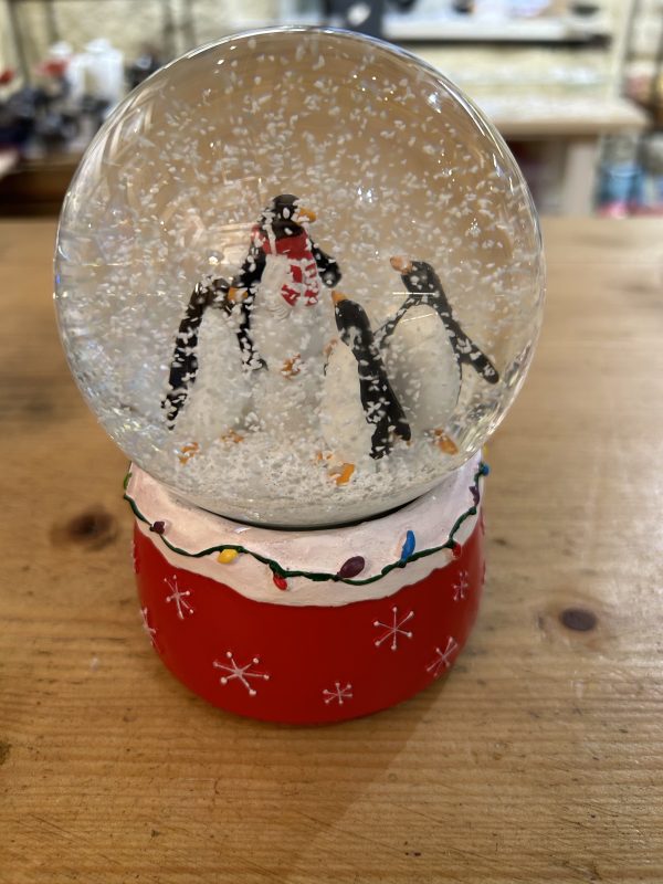 Snow globe penguin