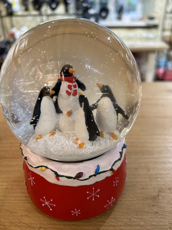 Snow globe penguin